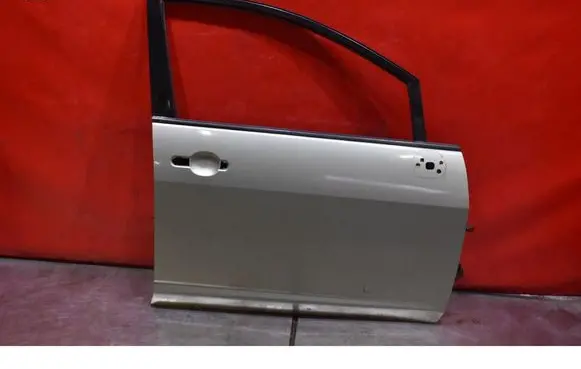 Nissan Tiida C11 Front door