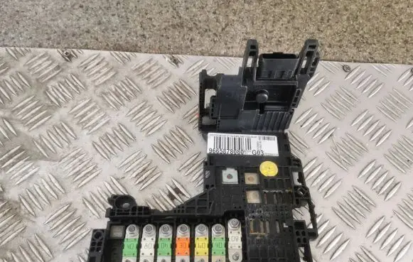 Peugeot 508 Fuse module 9665878080
