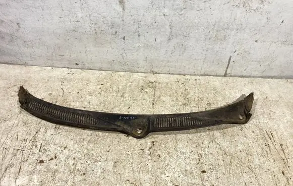 Audi A6 S6 C4 4A Windshield trim