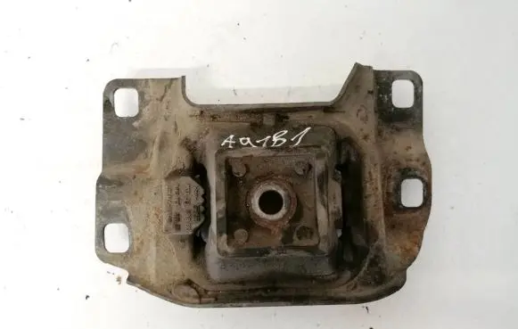 Volvo V50 Engine mount bracket 3m517m121
