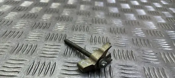 BMW 7 G11 G12 Fuel Injector clamp holder 