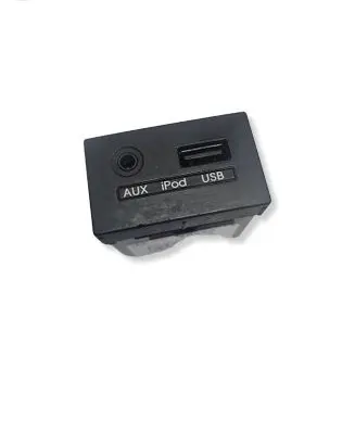 Hyundai i30 USB socket connector 961202R000