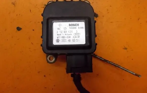 Audi A6 S6 C5 4B A/C air flow flap actuator/motor 0132801126