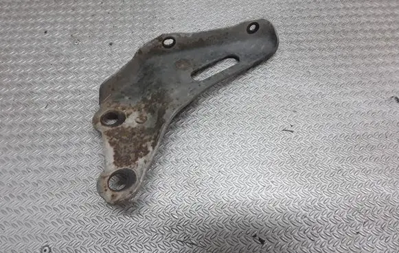 Toyota Hilux (N80, N90, N100, N110) Front bumper mounting bracket