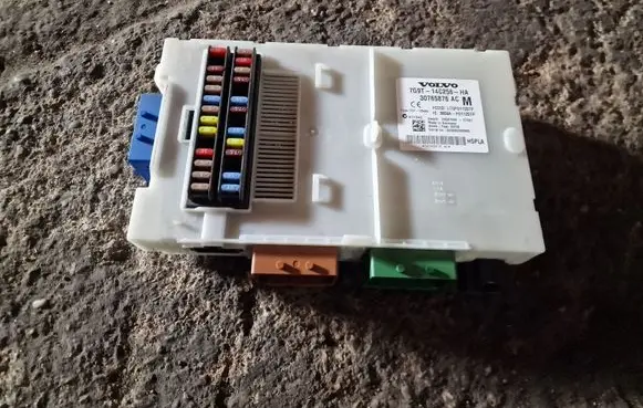 Volvo S80 Fuse module 30765876AC