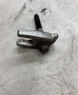 Dacia Sandero Fuel Injector clamp holder