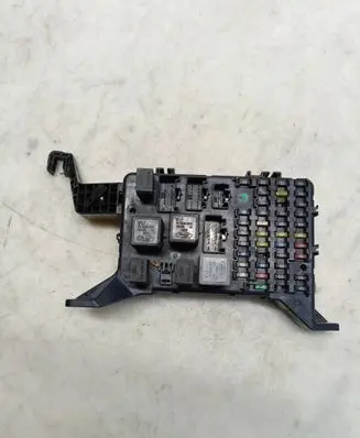Ford Mondeo Mk III Fuse module 1S7T14A073AE 2635
