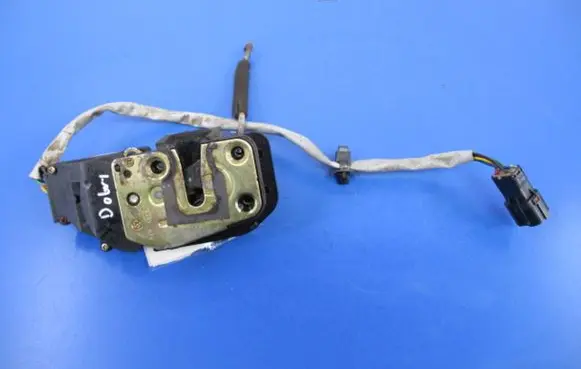 KIA Carens I Front door lock