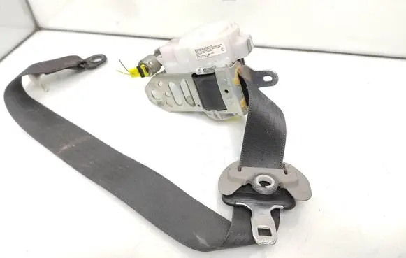 Toyota RAV 4 (XA30) Front seatbelt 7Q1410P 4J082531 613883