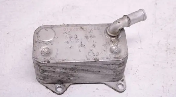 Volkswagen PASSAT B6 Oil filter mounting bracket 06D117021C