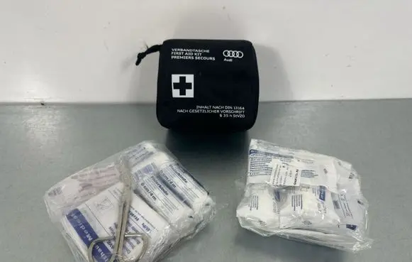 Audi Q3 8U First aid kit 8J7860282B
