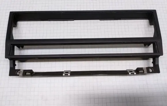 BMW 5 E39 Radio/GPS head unit trim 8247302