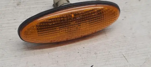 Mazda Premacy Front fender indicator light 0464120