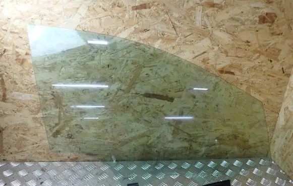 KIA Sportage Front door window glass four-door 