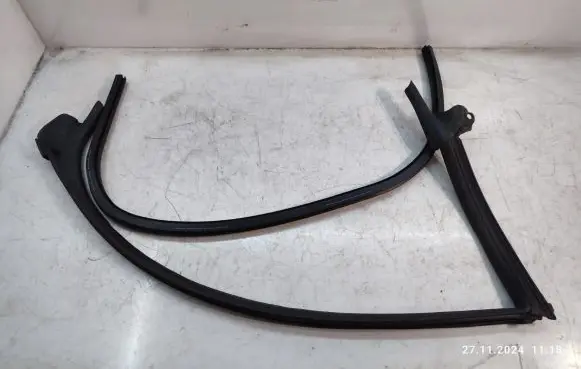 Audi A7 S7 4G Front door rubber seal