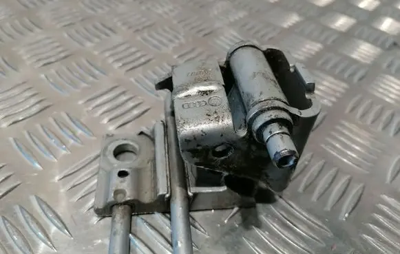 Audi A6 S6 C6 4F Front door lower hinge A046572