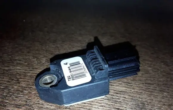 Lexus IS 220D-250-350 Airbag deployment crash/impact sensor 898310W040
