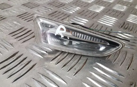 Opel Astra J Front fender indicator light 13273104