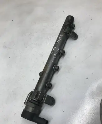 Chrysler 300 - 300C Fuel main line pipe