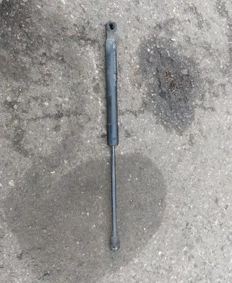 Renault Kangoo II Front bonnet/hood damper/strut 654706489R 24616 77000210538A0