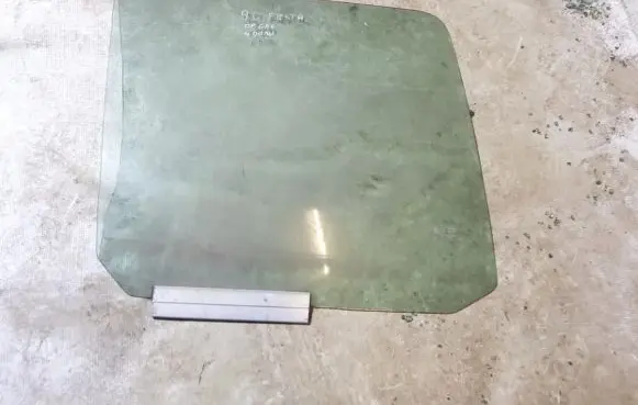 Ford Fiesta Rear door window glass