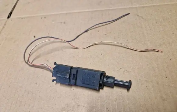 Volkswagen Golf III Brake pedal sensor switch 1H0972702 1H0927189A