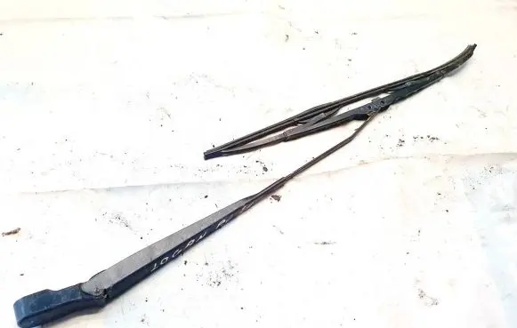 Dacia Sandero Front wiper blade arm 8200620437a 8200620437-a