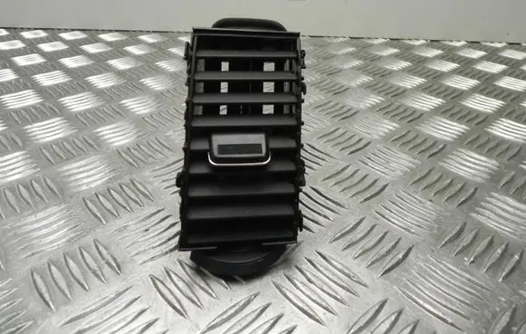 Rear air vent grill
