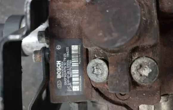 Ford Focus Fuel injection high pressure pump 0445010102
