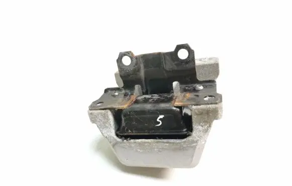 Mitsubishi Outlander Engine mount bracket