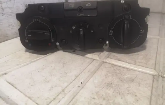Volkswagen Touran I Climate control unit