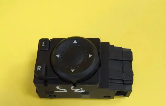 Volkswagen PASSAT B5 Wing mirror switch 3B1959565B
