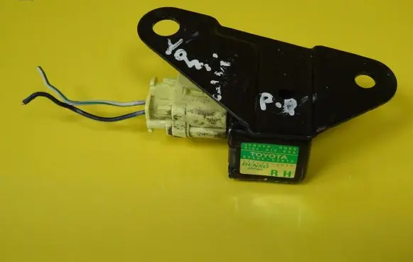 Toyota Yaris Airbag deployment crash/impact sensor 89865-52010