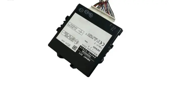 Toyota Auris 150 Door central lock control unit/module 8999002010 MB2325002333