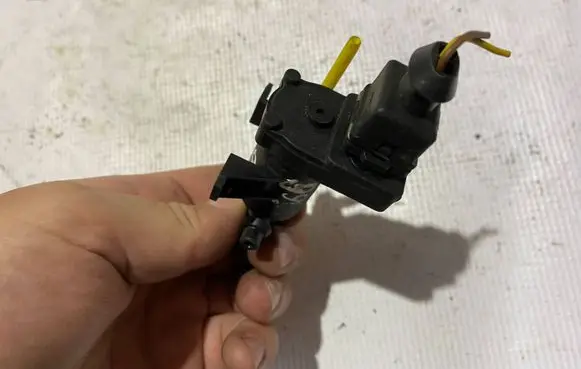 Mercedes-Benz C W202 Turbo solenoid valve a2028000778 2028000778