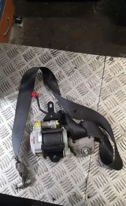 Mitsubishi Pajero Front seatbelt tkab2en233