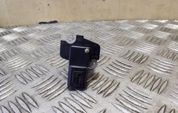 Jaguar XF X250 Mass air flow meter 7M5112B579BB