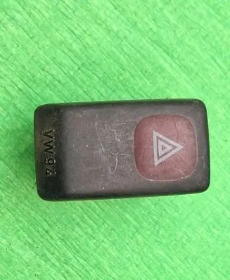Volkswagen PASSAT B3 Hazard light switch SAECC82 MR83D0T