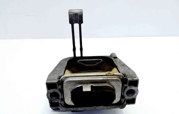 Engine mount bracket