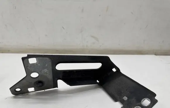 Maserati Grecale Fender mounting bracket C4002J