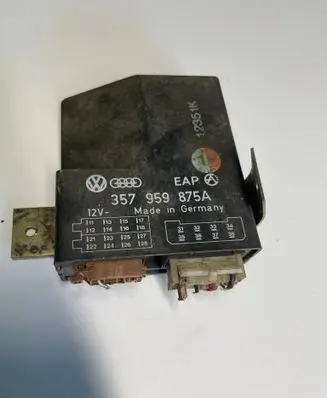 Volkswagen PASSAT B3 Door control unit/module 357959875A