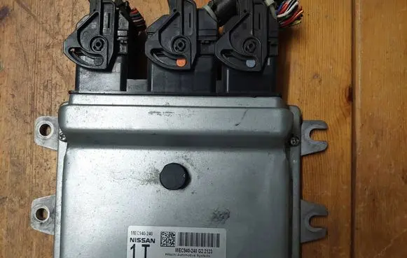 Nissan Qashqai Engine control unit/module MEC940240