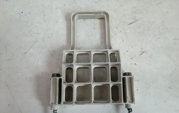 Battery bracket