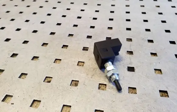 Clutch pedal sensor