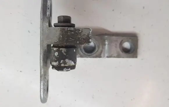 Volvo S90, V90 Front door lower hinge 31371555