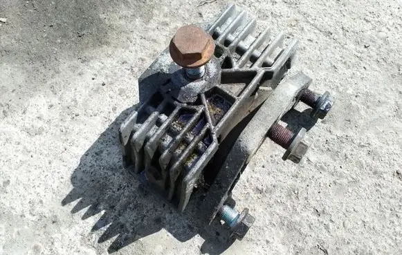 Mercedes-Benz Sprinter W901 W902 W903 W904 Gearbox mount