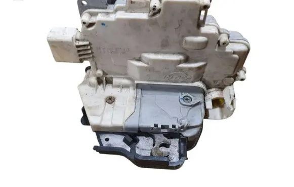 Audi A3 S3 8P Front door lock 4F1837015