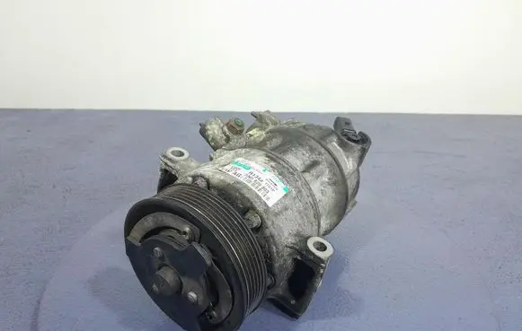 Volkswagen Golf V Air conditioning (A/C) compressor (pump) 5N0820803