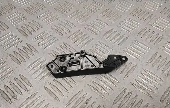 BMW 4 G22 G23 G24 G26 Front bumper mounting bracket 8738613