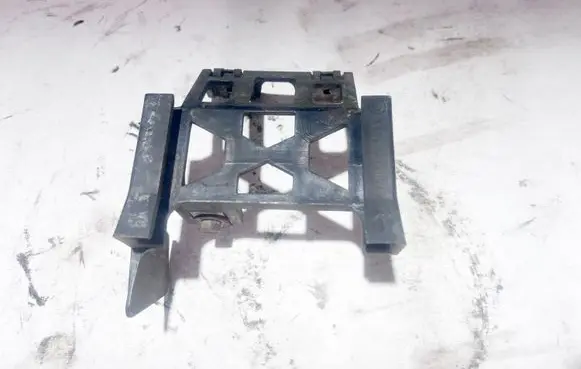 BMW 8 E31 Rear bumper mounting bracket 51121940747 1940747